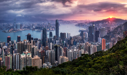 Fototapeta premium Hong Kong skyline at dramatic sunrise, Victoria harbour