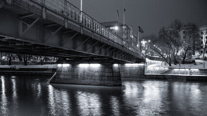 Black and white photo of a steel bridge over a river in Turku, Finland.