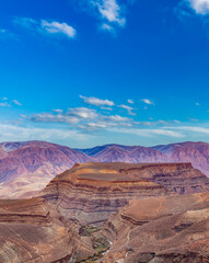 Naklejka premium Spectacular canyon and sand mountains with blue sky