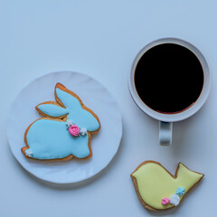 Fototapeta na wymiar Easter bird and bunny festive sweet gingerbread cupcake, cookies. A cup of coffee and a delicious gingerbread is a wonderful dessert