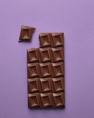 Broken chocolate bar pieces 
