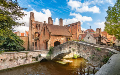 Fototapeta premium Old famous canal bridge in Bruges Belgium.
