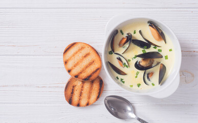 Cream soup with mussels