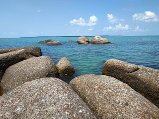 Fototapeta na wymiar belitung beach rock on the sea