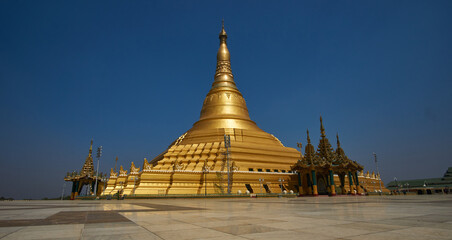 Naklejka premium Naypyidaw, Myanmar: Uppatasanti Pagoda. Huge pagoda in capital, empty.