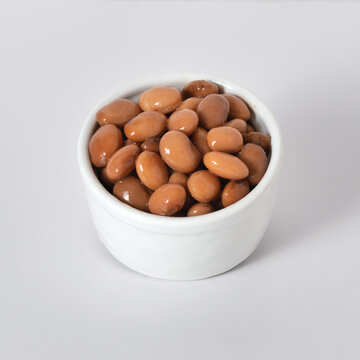 Borlotti beans from the lower Murgia Puglia in a white bowl