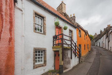 Fototapeta na wymiar Quaint and picturesque harling homes in the small village of Culross, a popular filming location in Fife, Scotland.