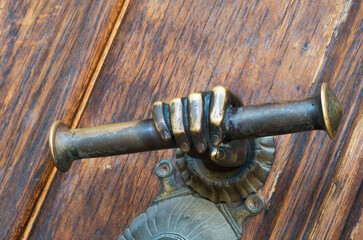 Antique brass palm shaped door handle - 412168102