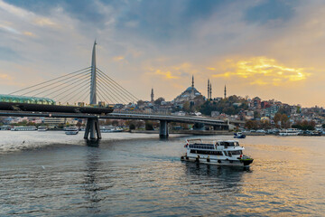 Fototapeta premium Metro Bridge view over Golden Horn in Istanbul