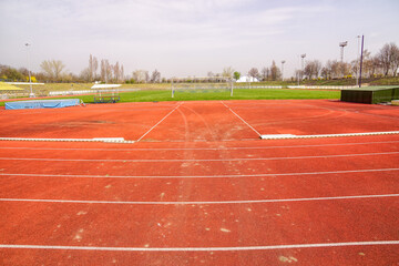 Laufbahnen bzw. Kampfbahnen auf einem Sportplatz