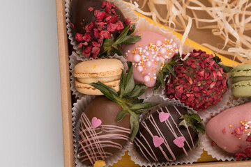 Chocolate covered strawberries in a box