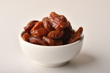 dates fruit , famous for it in the regions of [Al-Qatif, Al-Qassim, Al-Kharj and Al-Hasa] in Saudi Arabia. It is characterized by preserving its good flavor after a long period of storage.