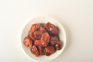 dates fruit , famous for it in the regions of [Al-Qatif, Al-Qassim, Al-Kharj and Al-Hasa] in Saudi Arabia. It is characterized by preserving its good flavor after a long period of storage.