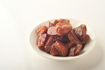 dates fruit , famous for it in the regions of [Al-Qatif, Al-Qassim, Al-Kharj and Al-Hasa] in Saudi Arabia. It is characterized by preserving its good flavor after a long period of storage.