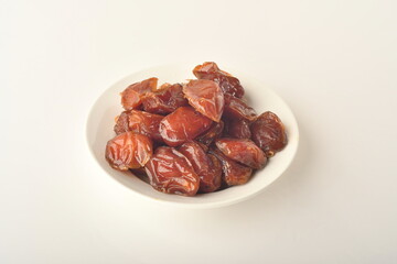 dates fruit , famous for it in the regions of [Al-Qatif, Al-Qassim, Al-Kharj and Al-Hasa] in Saudi Arabia. It is characterized by preserving its good flavor after a long period of storage.