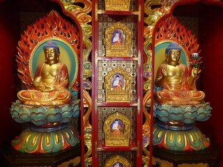 Fototapeta premium Interior of the Buddha tooth Relic Temple, Singapore