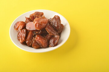 dates fruit , famous for it in the regions of [Al-Qatif, Al-Qassim, Al-Kharj and Al-Hasa] in Saudi Arabia. It is characterized by preserving its good flavor after a long period of storage.