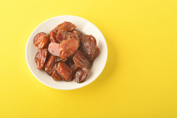 dates fruit , famous for it in the regions of [Al-Qatif, Al-Qassim, Al-Kharj and Al-Hasa] in Saudi Arabia. It is characterized by preserving its good flavor after a long period of storage.