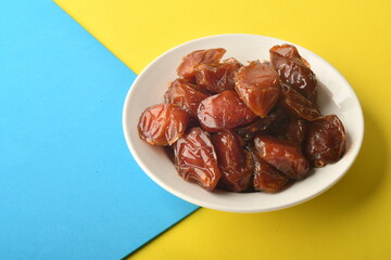 dates fruit , famous for it in the regions of [Al-Qatif, Al-Qassim, Al-Kharj and Al-Hasa] in Saudi Arabia. It is characterized by preserving its good flavor after a long period of storage.