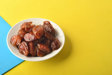 dates fruit , famous for it in the regions of [Al-Qatif, Al-Qassim, Al-Kharj and Al-Hasa] in Saudi Arabia. It is characterized by preserving its good flavor after a long period of storage.