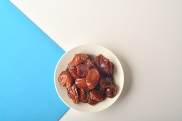 dates fruit , famous for it in the regions of [Al-Qatif, Al-Qassim, Al-Kharj and Al-Hasa] in Saudi Arabia. It is characterized by preserving its good flavor after a long period of storage.