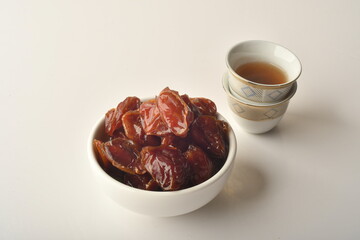 dates fruit , famous for it in the regions of [Al-Qatif, Al-Qassim, Al-Kharj and Al-Hasa] in Saudi Arabia. It is characterized by preserving its good flavor after a long period of storage.