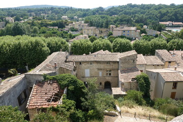 Fototapeta na wymiar Blick vom Kalvarienberg zur Altstadt von Malaucene, Provence