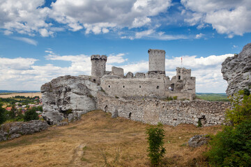 Fototapeta na wymiar Ogrodzieniec Castle in Poland, Europe