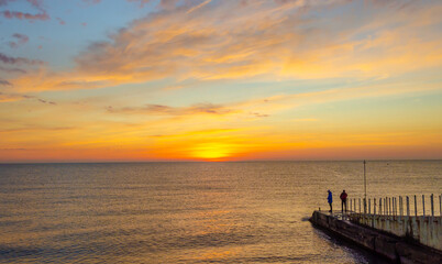 Obraz na płótnie Canvas Sunrise over the sea in the early morning.