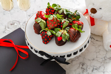 Chocolate Strawberries for Valentine's Day
