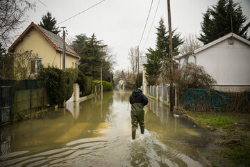flooding in the french city of esbly - obrazy, fototapety, plakaty