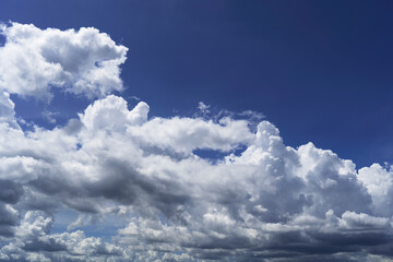 Obraz premium Beautiful cloud with blue sky natural background