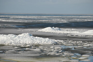 Drifting ice in the winter