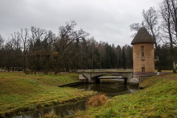 old wooden house in Pavlovskiy park