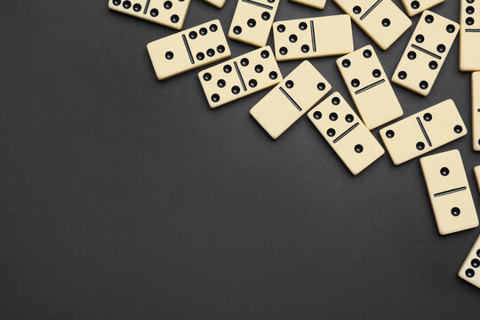 Domino Black Background Immagini - Sfoglia 14,467 foto, vettoriali e video  Stock | Adobe Stock