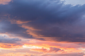 Obraz premium Colorful sunset sky with clouds for background