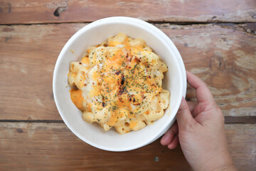cheese macaroni, macaroni with cheese topping