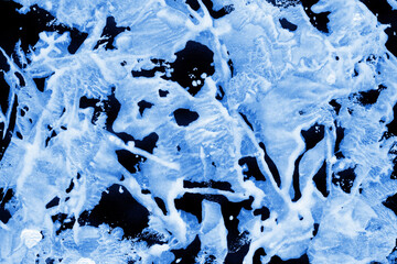 Obraz premium Blue ink and watercolor frost texture on white paper background. Paint leaks and decalcomania effects. Hand-painted gouache abstract image. Mess on the canvas.