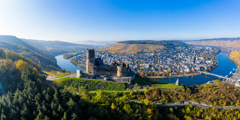Landshut castle ruins above the Moselle, Bernkastel-Kues, Moselle, Rhineland-Palatinate, Germany, - obrazy, fototapety, plakaty