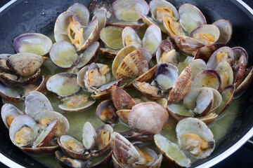 cooking clam shells as sea food