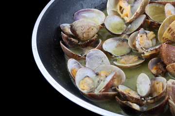 cooking clam shells as sea food