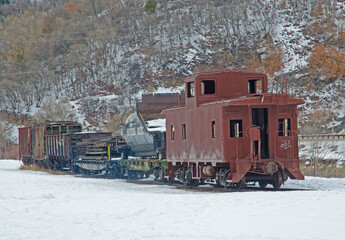 Naklejka premium abandoned train, caboose, deserted, train tracks, snow, winter, travel