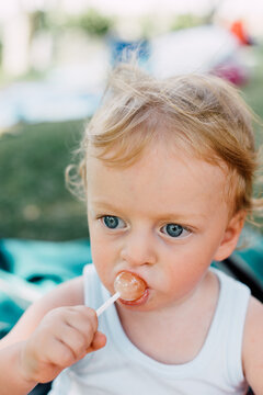 Little baby eating chupa chups