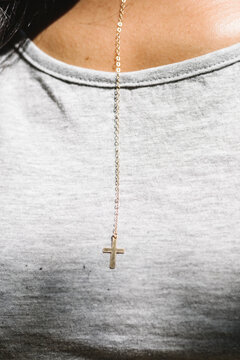 Cross necklace detail