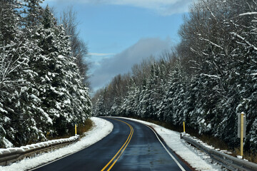 Wisconsin in the winter on clear highway - obrazy, fototapety, plakaty