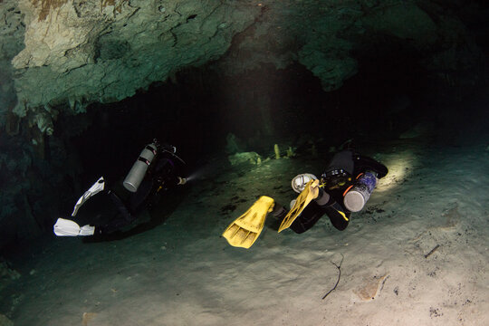 Two scuba divers swimming in Mexico's Cenote Dos Ojos