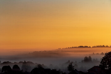 Obraz premium nice sunset with misty fog