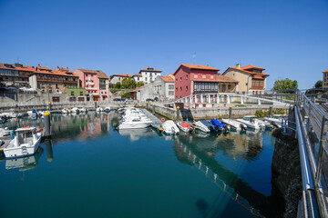 Fototapeta na wymiar Views of the port of Llanes in Asturias
