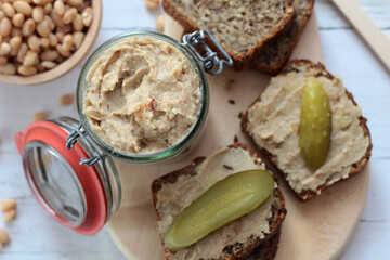 Vegetarian white bean lard for spreading on bread