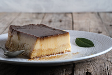 Pudding Cake with caramel